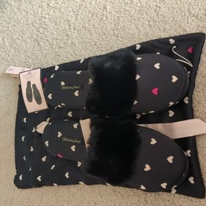 NWT Victoria's Secret Black and Pink slippers size medium